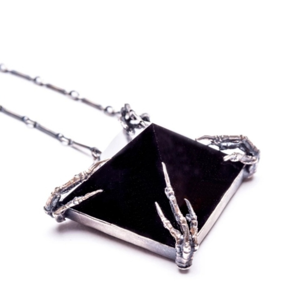 Bloodmilk obsidian tomb necklace